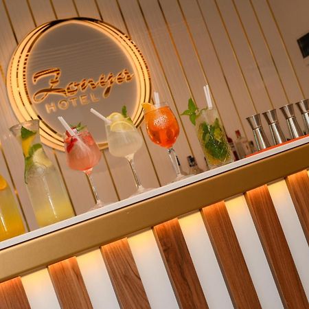 Hotel Zonya ساني بيتش المظهر الخارجي الصورة